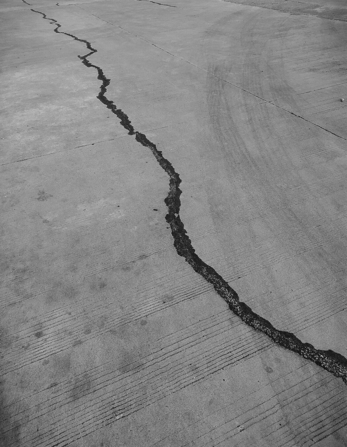 visualization of "fault line" metaphor for the effects of alcoholism on families